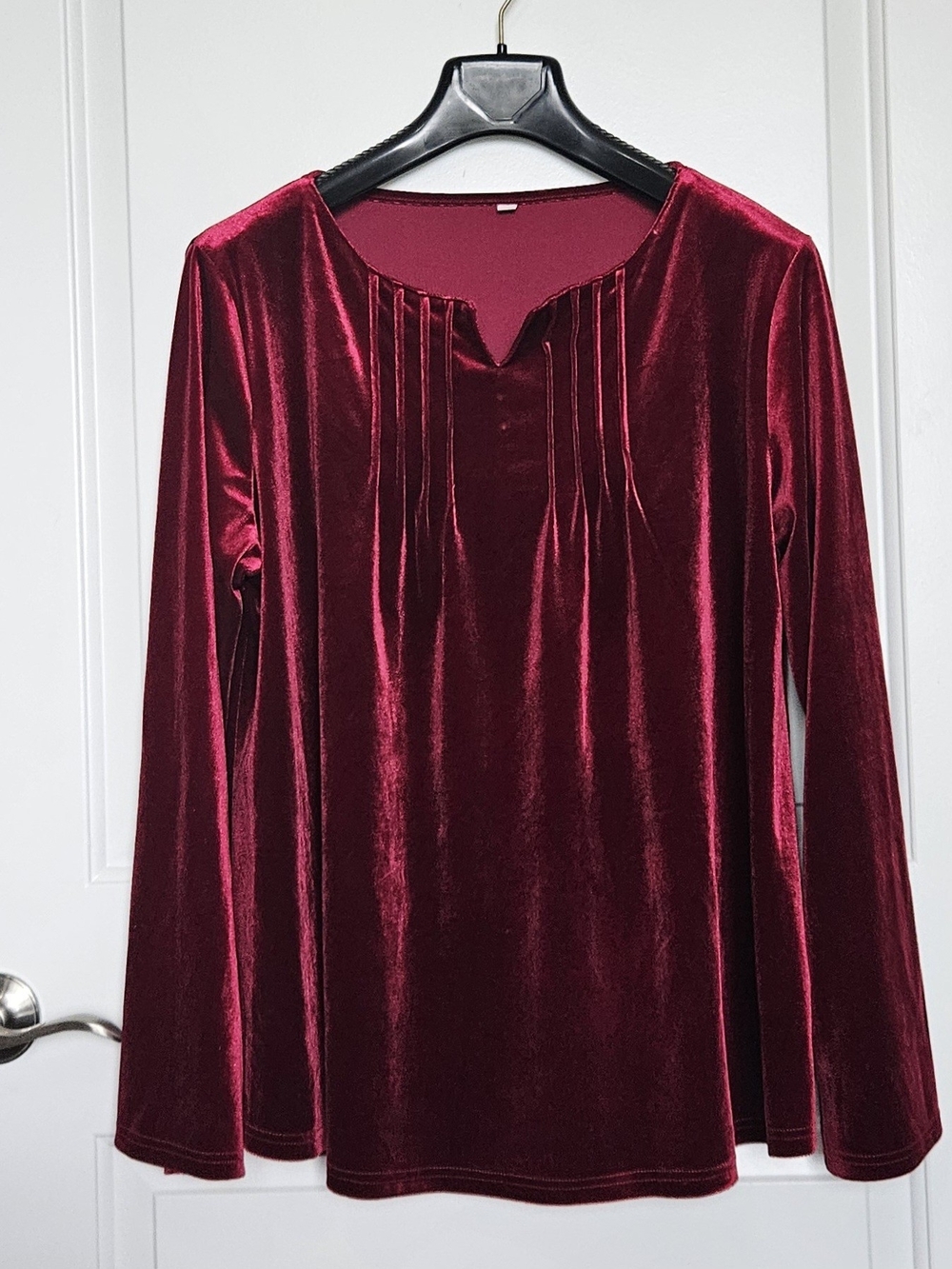 Women's Plus Size 1X Velvet Pintuck Long-Sleeve Top - Burgundy